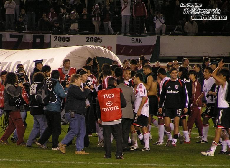 River Plate vs Liga Universitaria de Quito (LIB 2005) 3